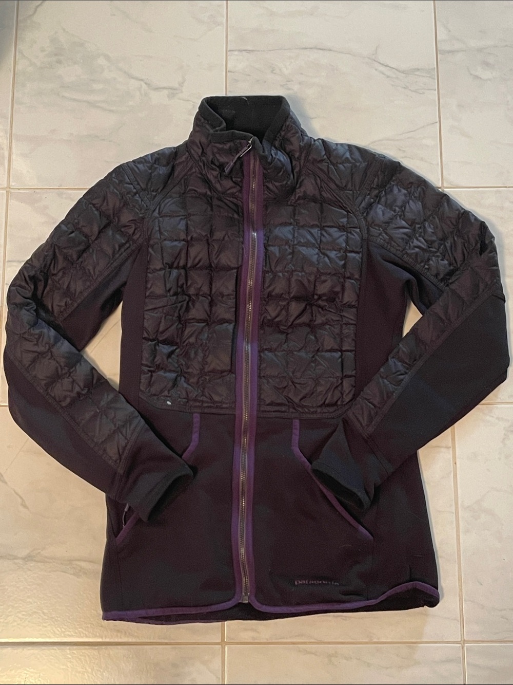 Patagonia Women's Quilted Hybrid Jacket in purple and Black